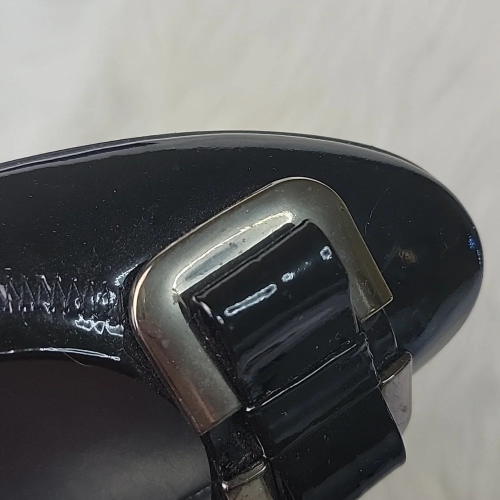 STUART WEITZMAN Madam Bow Black‎ Patent Metal Bow Wedge Party Office Heels 8.5N